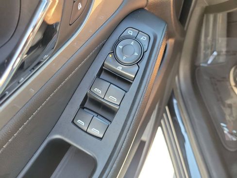 Used 2023 Chevrolet Traverse LT image 15