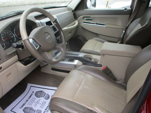 Used 2008 Jeep Liberty Limited w/ Premium Group II image 6