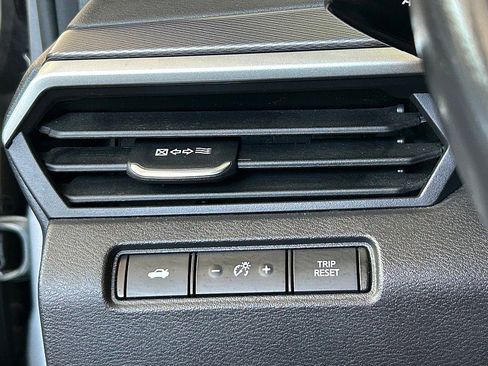 Used 2023 Nissan Altima 2.5 SR FWD image 9