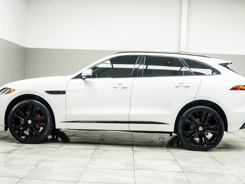 Used 2023 Jaguar F-PACE R-Dynamic S image 9