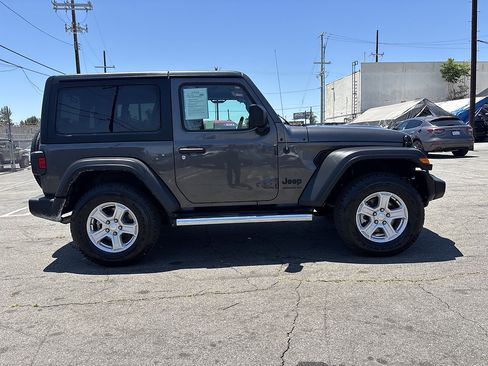 Used 2022 Jeep Wrangler Sport AWD/4WD image 3