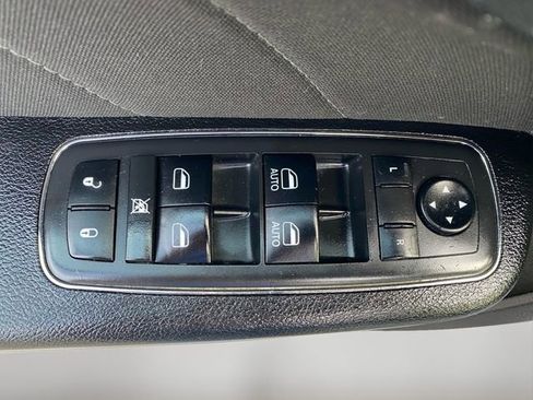 Used 2019 Dodge Charger SXT image 17