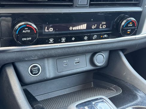Used 2023 Nissan Rogue SV AWD/4WD image 19