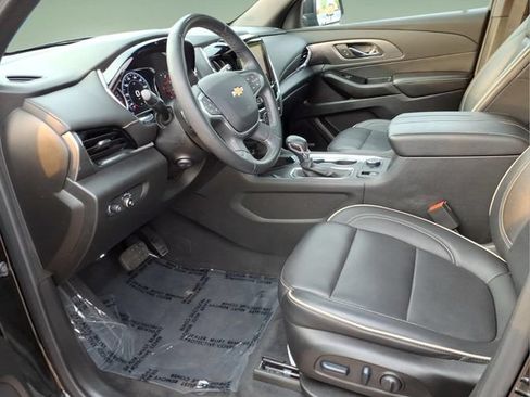 Used 2023 Chevrolet Traverse Premier AWD/4WD image 10