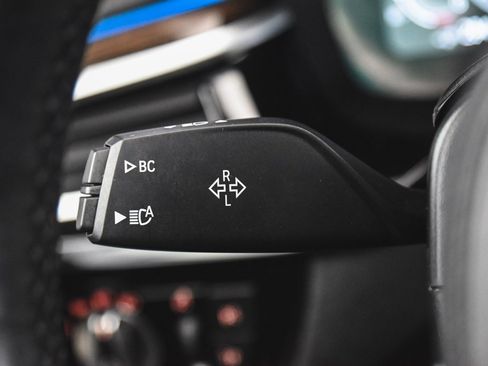 Used 2023 BMW 530e xDrive w/ Premium Package image 27