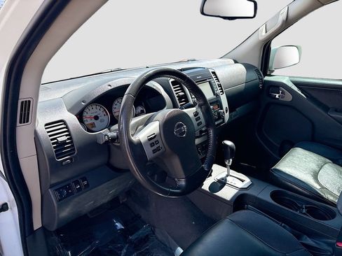 Used 2020 Nissan Frontier PRO-4X w/ Pro-4x Utility Package AWD/4WD image 9