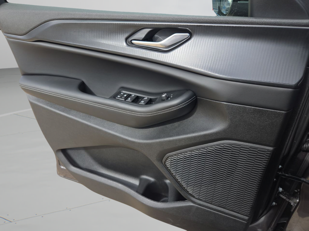 New 2025 Jeep Grand Cherokee Altitude RWD image 39