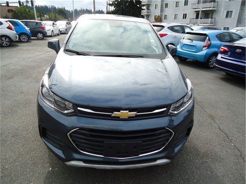 Used 2022 Chevrolet Trax LS w/ Tint and Cruise Package image 2