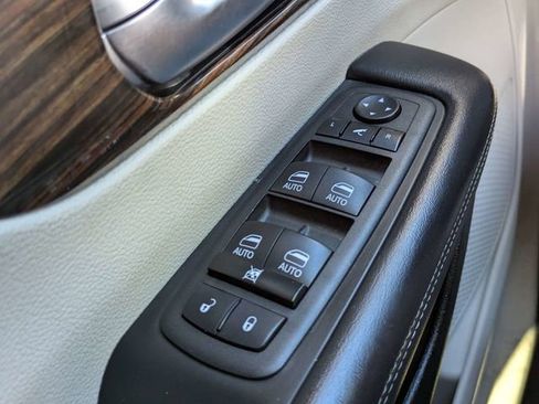 Used 2023 Chrysler Pacifica Limited image 28