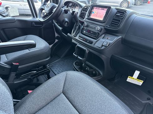 Used 2025 RAM ProMaster 2500 w/ Convenience Group image 15