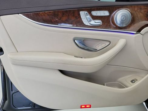 Used 2018 Mercedes-Benz E 300 image 21