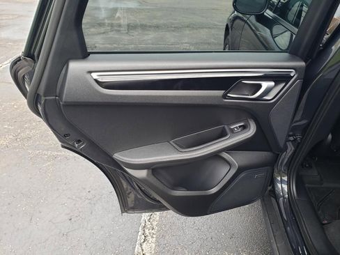 Used 2018 Porsche Macan AWD/4WD image 12