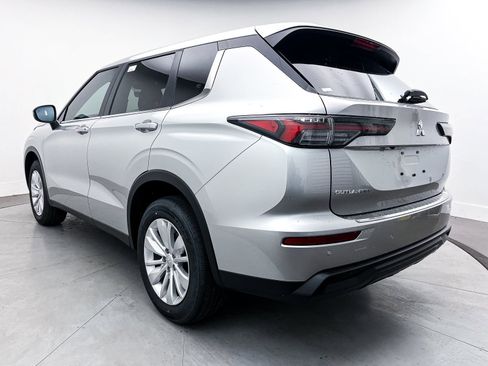 New 2025 Mitsubishi Outlander ES image 5