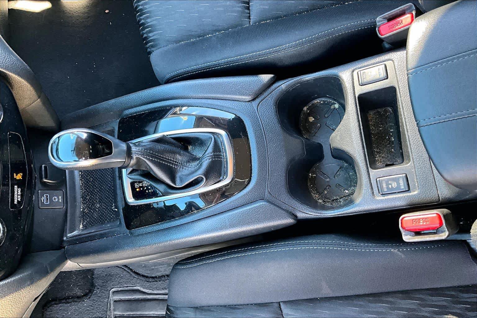 Used 2017 Nissan Rogue SV AWD/4WD image 16