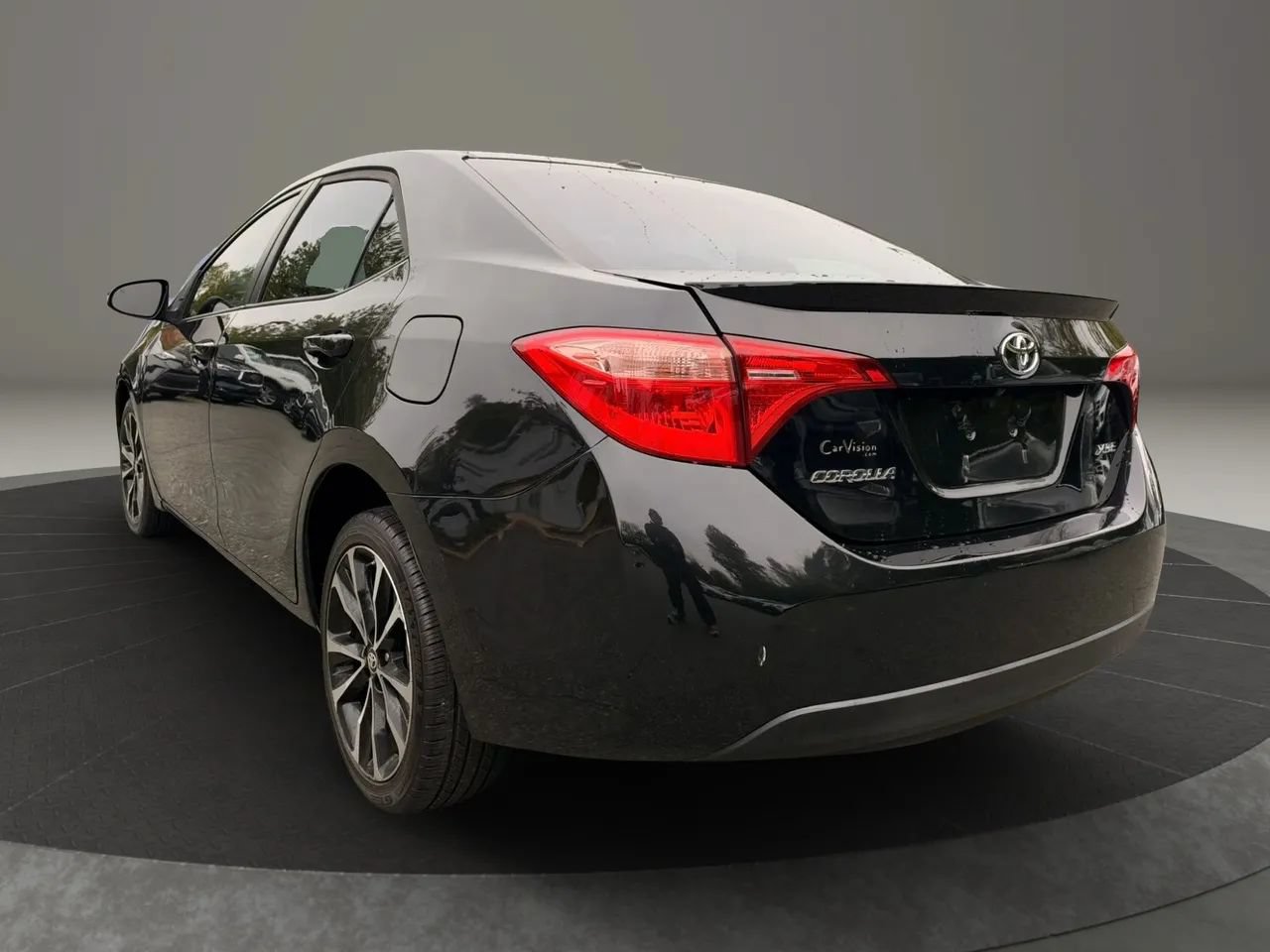 Used 2017 Toyota Corolla XSE FWD image 3