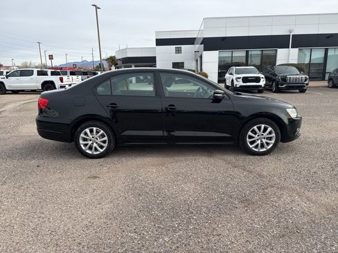 Used 2011 Volkswagen Jetta SE image 4