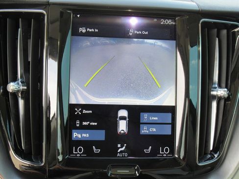 Used 2018 Volvo XC60 T6 Momentum w/ Convenience Package image 22