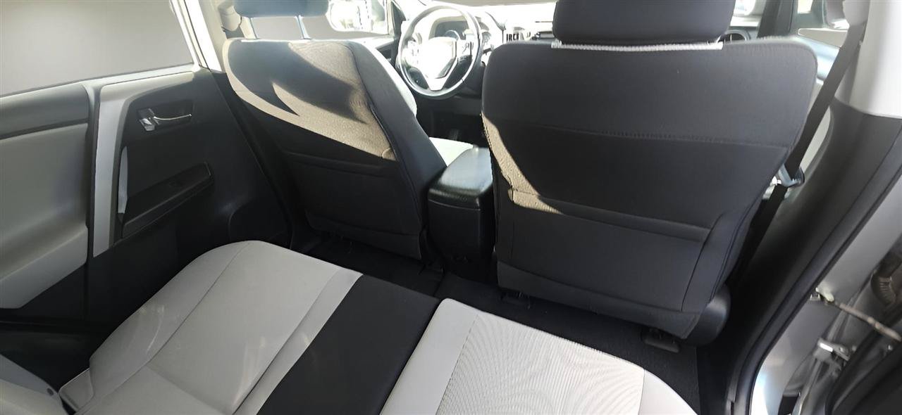 Used 2018 Toyota RAV4 XLE AWD/4WD image 30