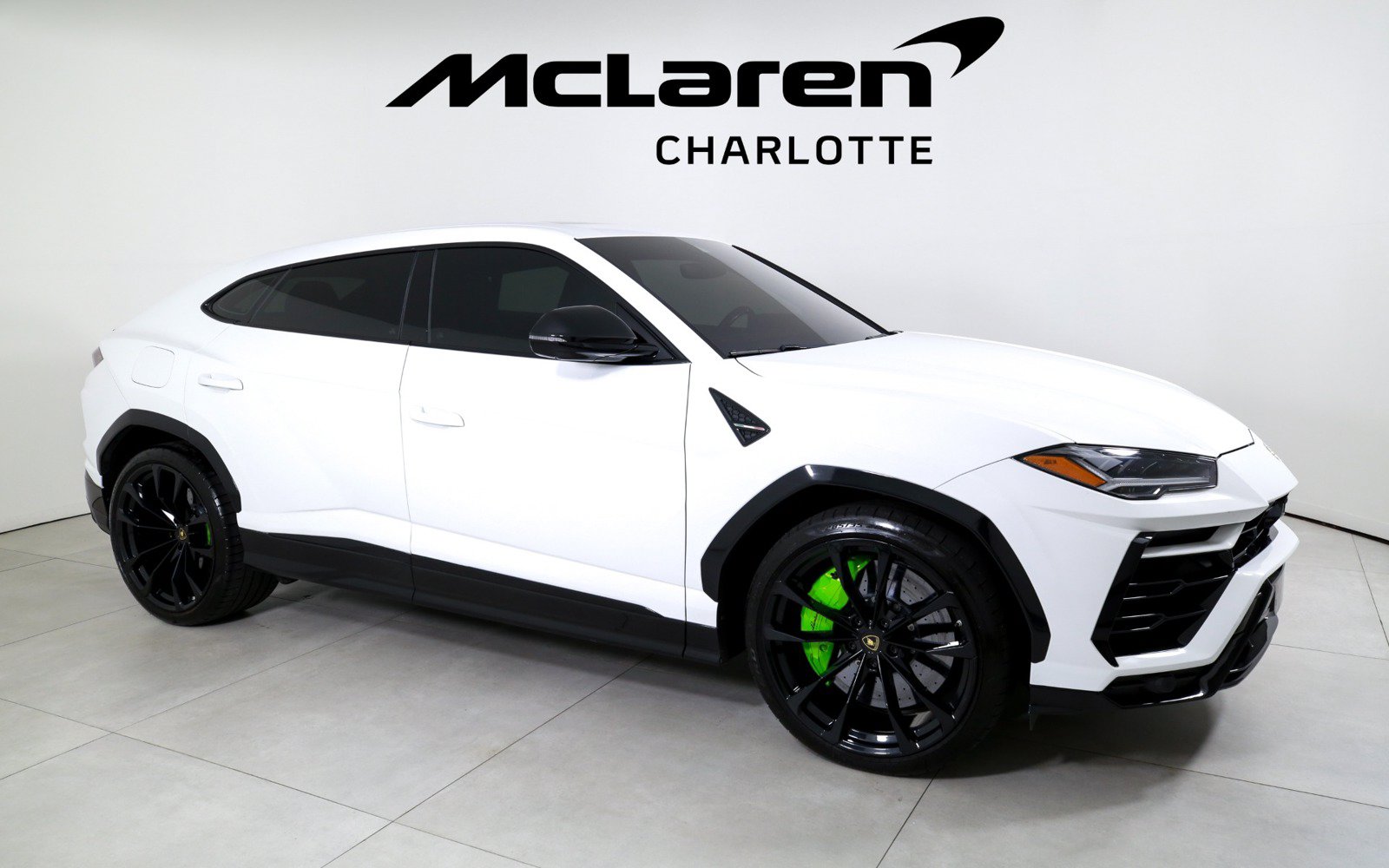 Used 2022 Lamborghini Urus AWD/4WD image 2