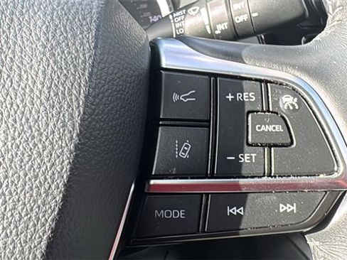 Used 2021 Toyota Highlander LE image 20