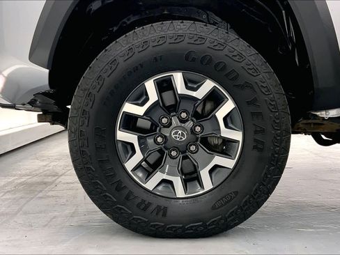 Used 2022 Toyota Tacoma TRD Off-Road image 8