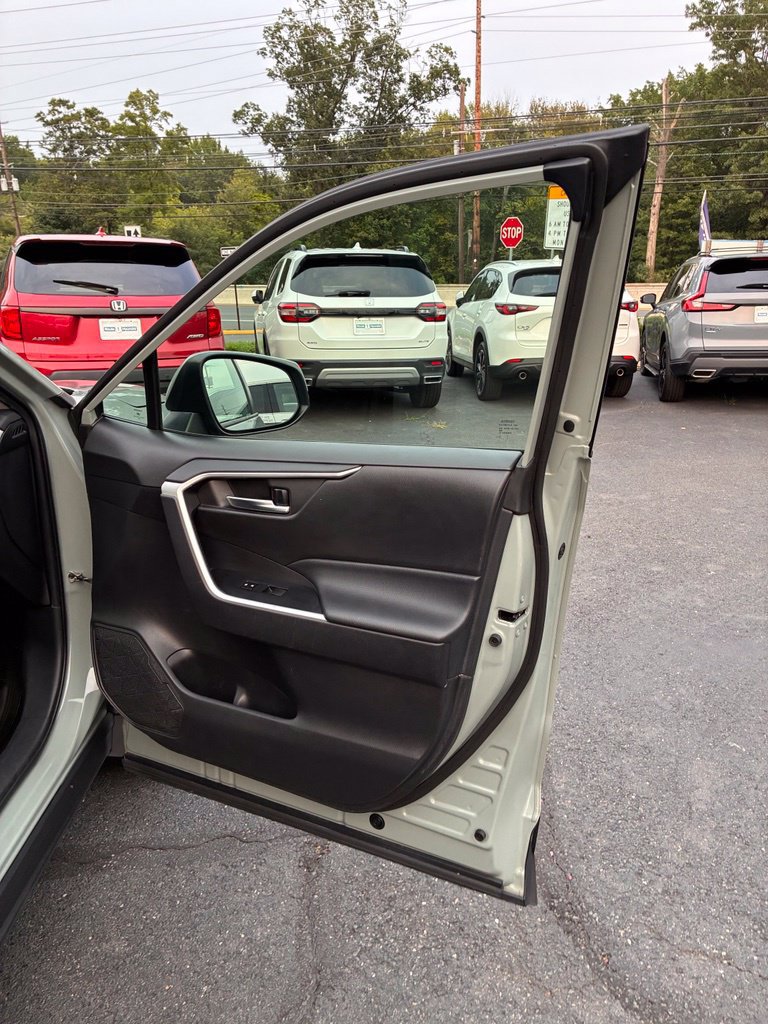 Used 2021 Toyota RAV4 XLE FWD image 23