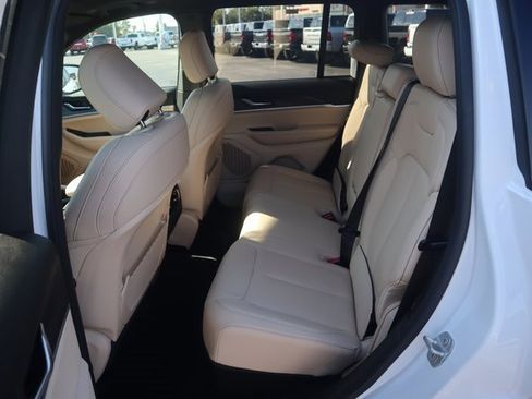 New 2025 Jeep Grand Cherokee Limited image 19