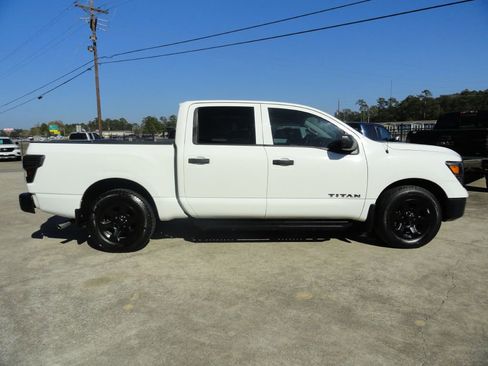Used 2019 Nissan Titan S image 5