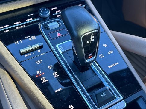 Used 2020 Porsche Cayenne image 44