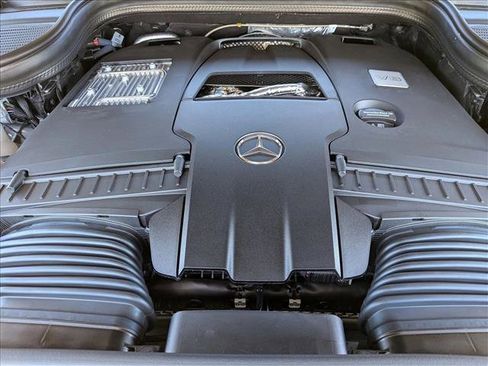 New 2026 Mercedes-Benz GLS 580 4MATIC image 17