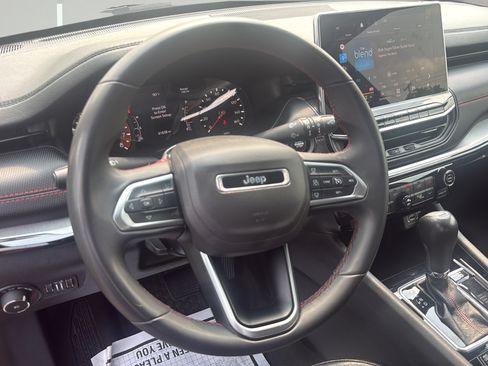 Used 2025 Jeep Compass Trailhawk AWD/4WD image 15