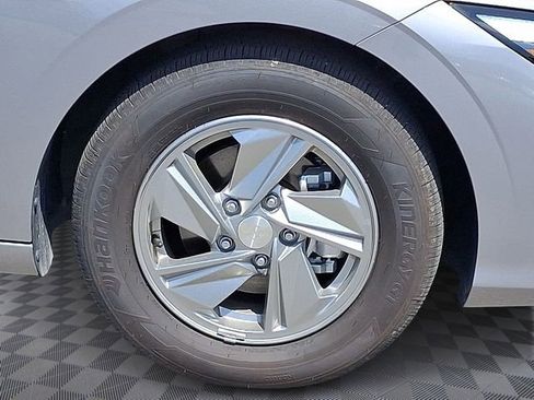 Certified 2026 Hyundai Elantra SE FWD image 7
