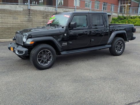 Used 2020 Jeep Gladiator Overland AWD/4WD image 3