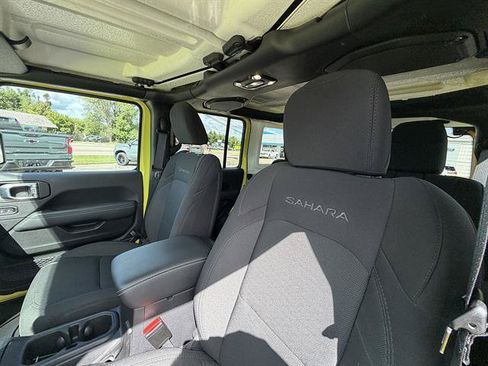 Used 2023 Jeep Wrangler Unlimited Sahara w/ Cold Weather Group AWD/4WD image 29