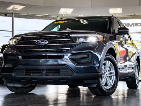Used 2023 Ford Explorer XLT image 6