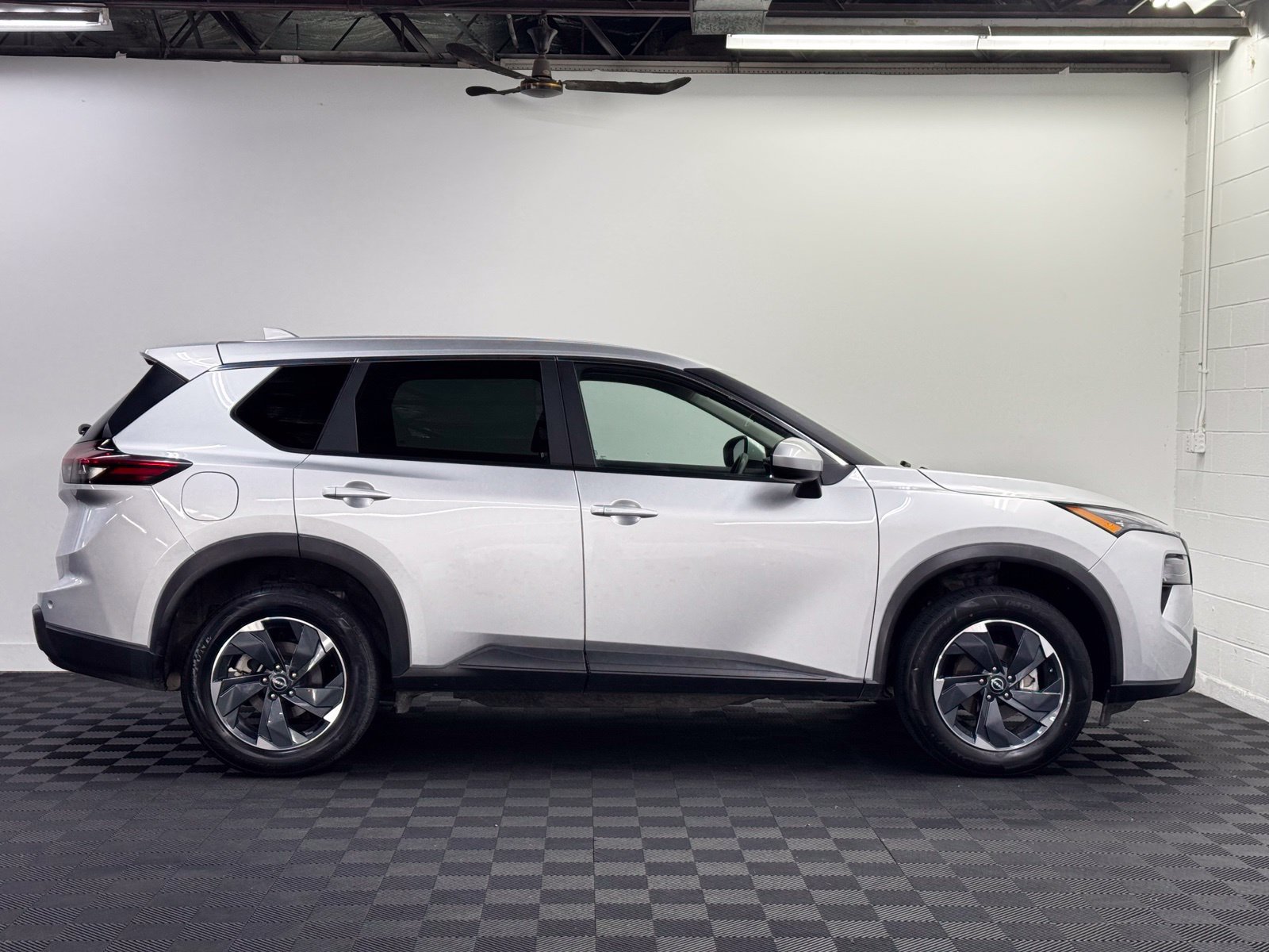 Certified 2024 Nissan Rogue SV AWD/4WD image 5