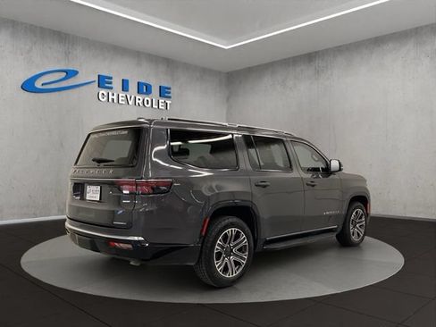 Used 2022 Jeep Wagoneer Series III AWD/4WD image 14