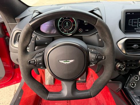 Used 2023 Aston Martin V8 Vantage Coupe image 27