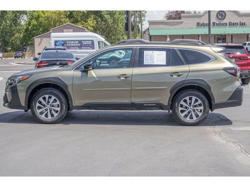 Used 2025 Subaru Outback Premium AWD/4WD image 6