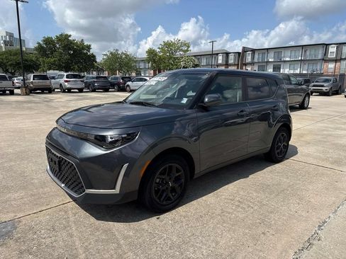 Used 2024 Kia Soul LX w/ Option Group 015 FWD image 3