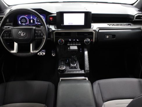 Used 2024 Toyota Tacoma TRD Sport AWD/4WD image 29