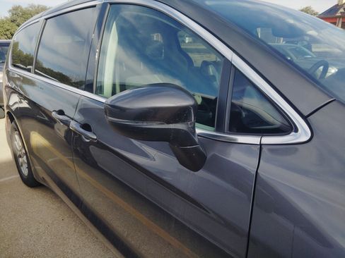 Used 2023 Chrysler Pacifica Touring-L image 9