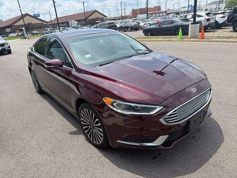 Used 2018 Ford Fusion SE w/ Fusion SE Technology Package FWD image 3