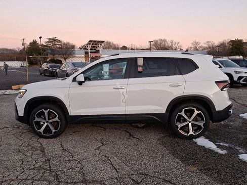 New 2025 Volkswagen Taos SEL AWD/4WD image 8
