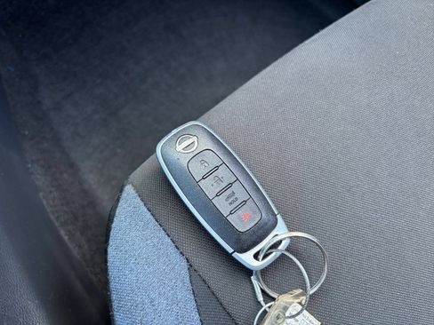 Used 2025 Nissan Versa SV FWD image 21