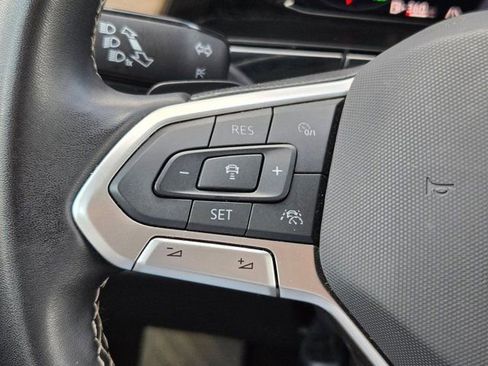 Used 2025 Volkswagen Atlas SE image 20