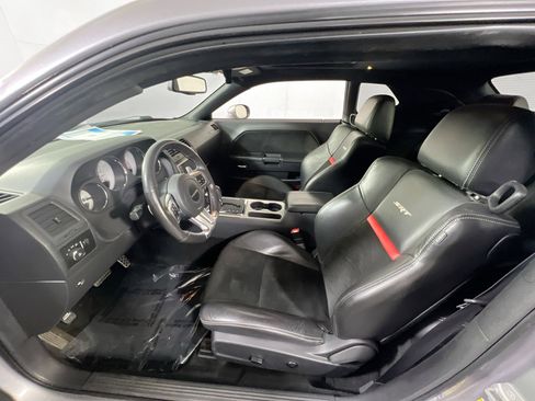 Used 2014 Dodge Challenger SRT8 w/ Harman/Kardon Audio Group image 19
