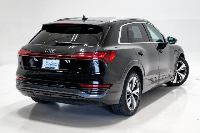 Used 2024 Audi Q8 e-tron Premium Plus w/ Premium Plus Package AWD/4WD image 27