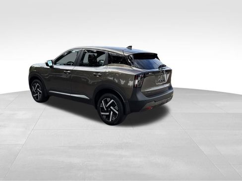 Used 2025 Nissan Kicks SV w/ Charging Package FWD image 4