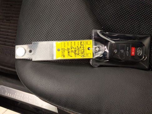 Used 2024 Toyota Grand Highlander AWD Hybrid image 36